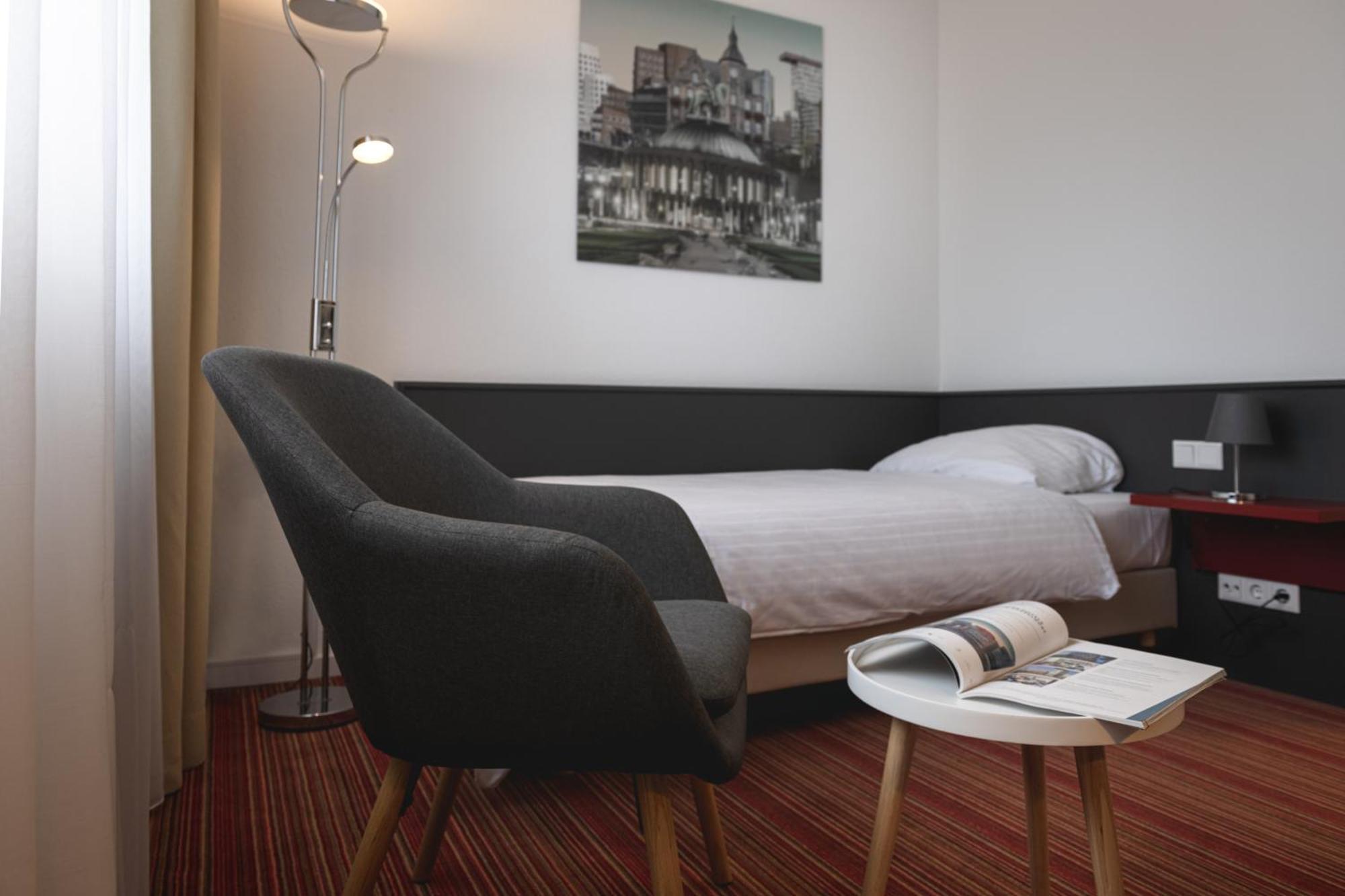 Astra 3* Dusseldorf